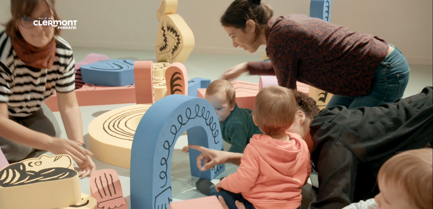 ÇA NE TIENT PAS DEBOUT !