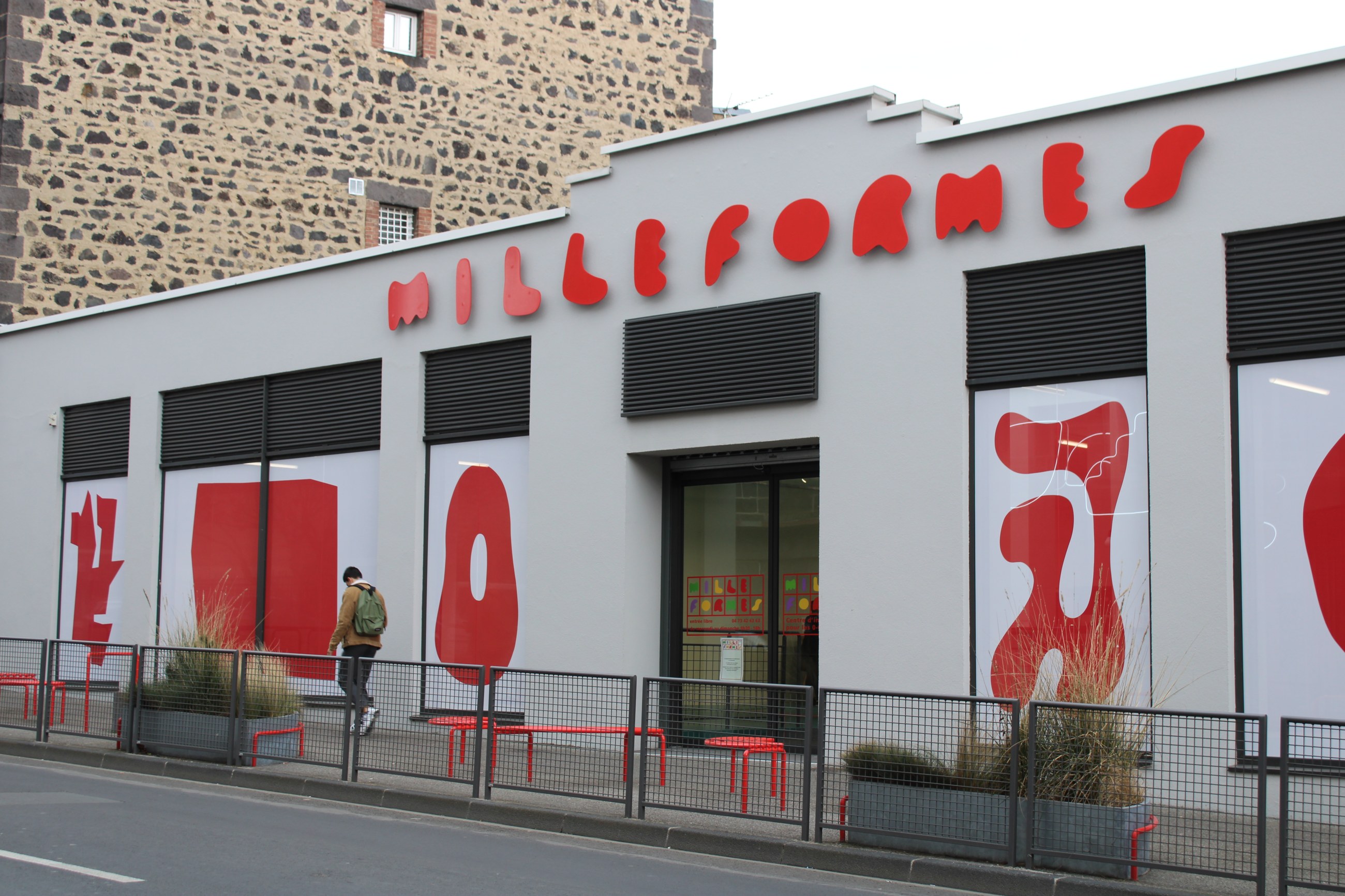 Par l'artiste OX - Les Formes Rouges